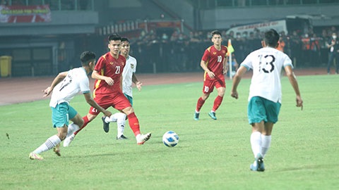 Cuộc đối đầu giữa U19 Việt Nam và U19 Indonesia bất phân thắng bại.
