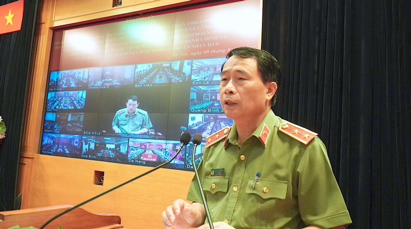 Đại tá Trần Đình Liên chủ trì điểm cầu tại Công an TP Đà Nẵng.