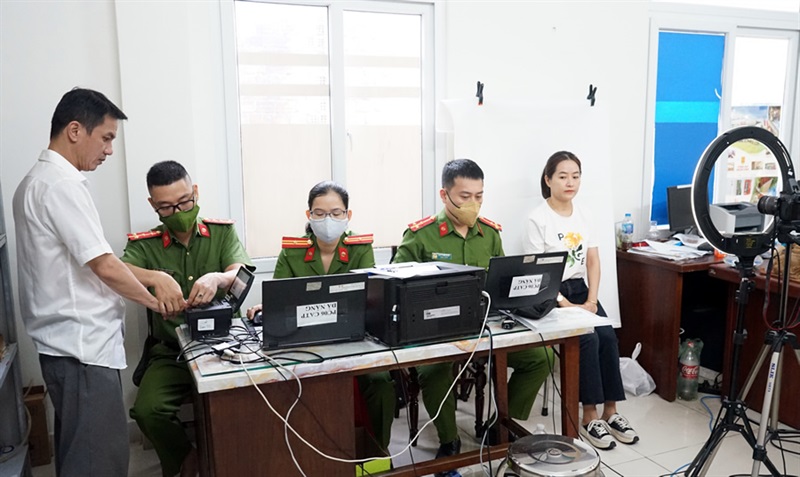 Tổ lưu động thu nhận hồ sơ cấp CCCD tại CAP Thuận Phước.