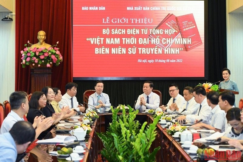 Quang cảnh Lễ giới thiệu bộ sách điện tử tổng hợp “Việt Nam thời đại Hồ Chí Minh - Biên niên sử truyền hình”.