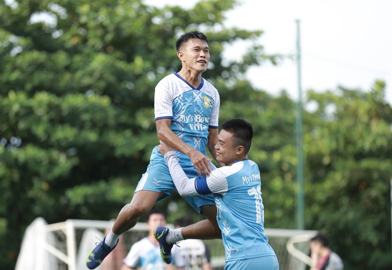 Một pha bay người đẩy bóng đẹp mắt của thủ môn Trần Anh Tuấn