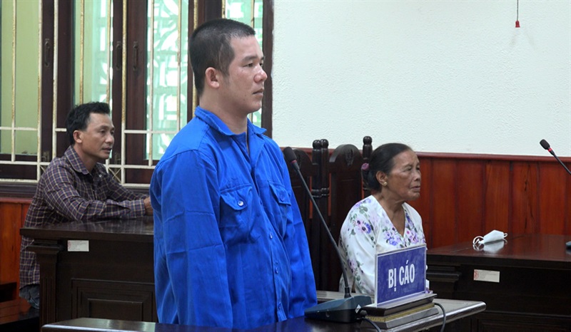 Bị cáo Phùng Văn Hương tại phiên tòa.