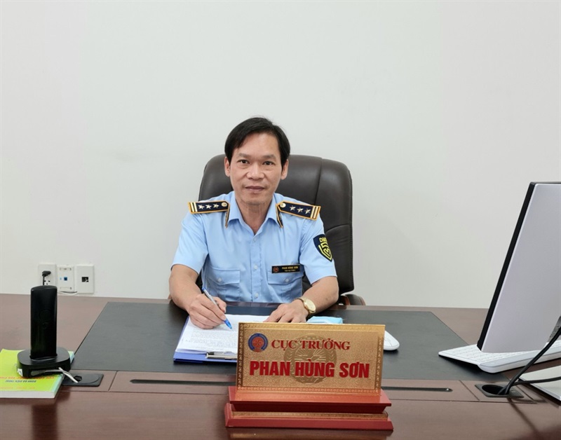 Một vụ vận chuyển hàng cấm bằng phương tiện ô tô bị Cục Quản lý thị trường Thừa Thiên Huế phối hợp Cảnh sát giao thông bắt giữ