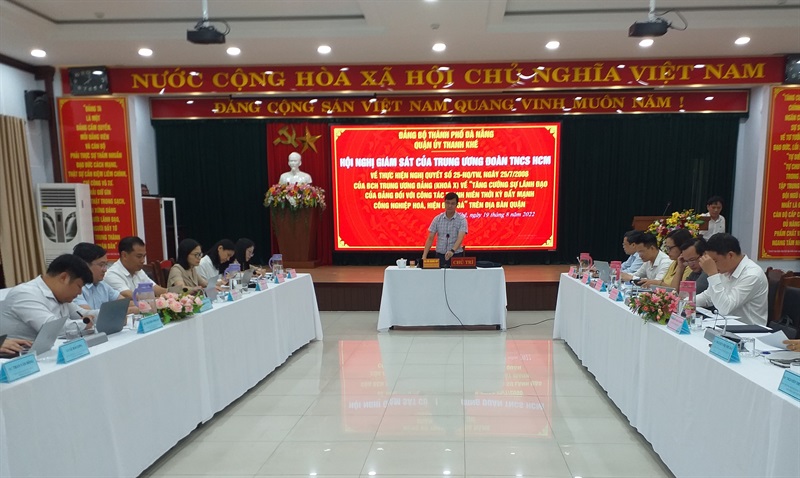 Bí thư Quận ủy Thanh Khê Lê Tùng Lâm phát biểu tại buổi làm việc với Đoàn giám sát