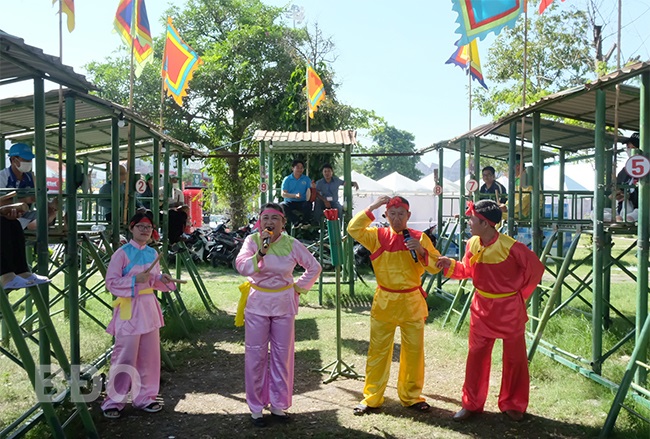 Một buổi biểu diễn Bài Chòi dân gian ở Quy Nhơn (Bình Định).