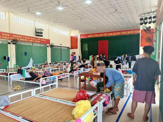 Lực lượng biên phòng đang lấy thông tin những người tháo chạy về từ Campuchia. ẢNh: HD