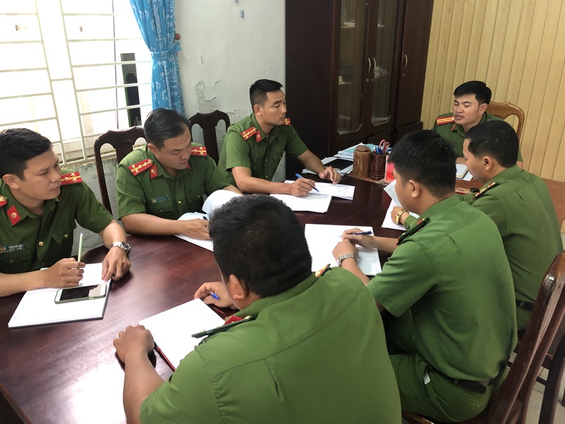 Đại tá Bùi Quang Thanh, Giám đốc Công an tỉnh cùng đoàn công tác kiểm tra công tác bảo đảm ANTT tại xã biên giới.