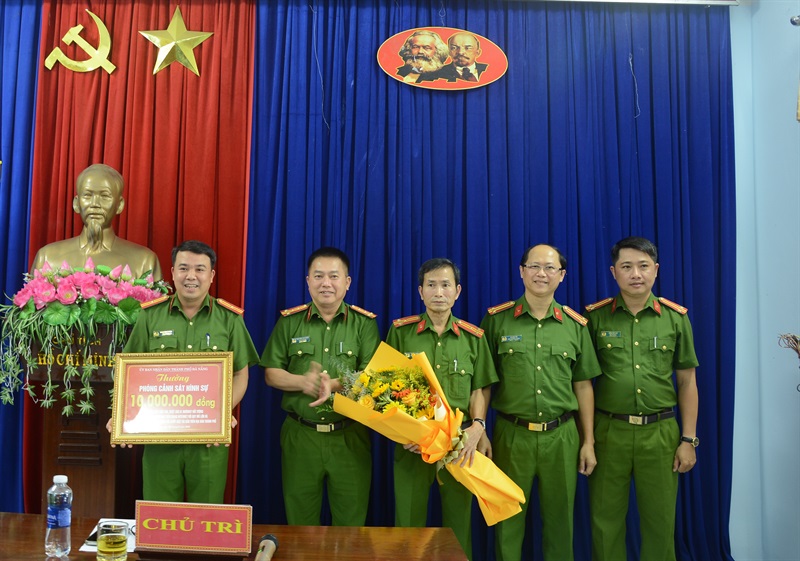 Đại tá Nguyễn Văn Tăng phát biểu tại buổi trao thưởng