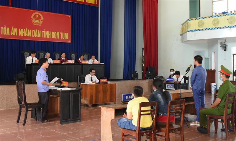 Phiên tòa xét xử bị cáo Thuận.