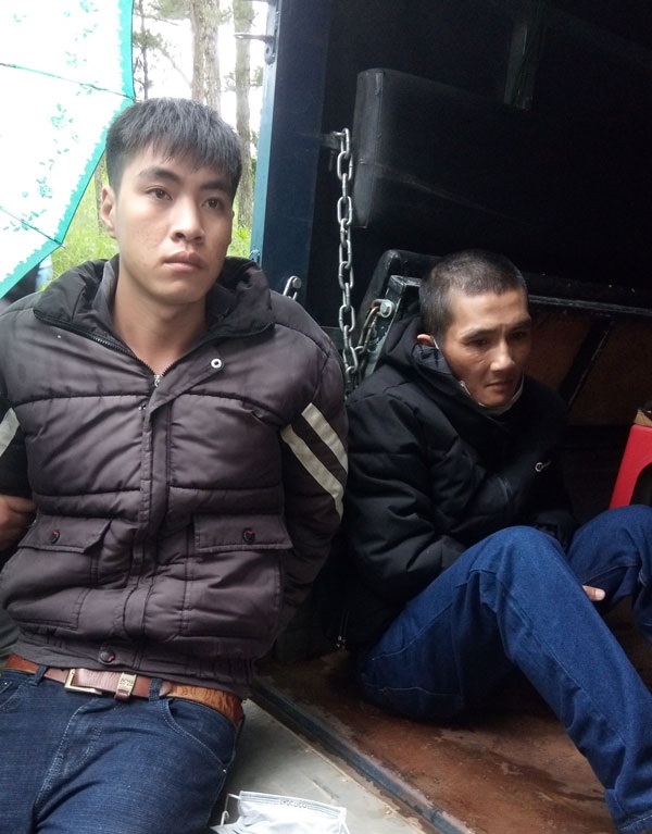 Hai đối tượng Lâm và Bình bị bắt giữ.