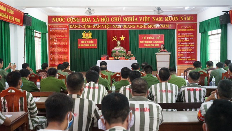 Đại tá Phan Văn Dũng phát biểu tại Lễ công bố Quyết định đặc xá.