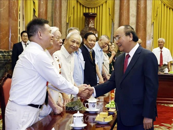 Chủ tịch nước Nguyễn Xuân Phúc gặp mặt Đoàn đại biểu cán bộ từng trực tiếp phục vụ, bảo vệ Bác Hồ.