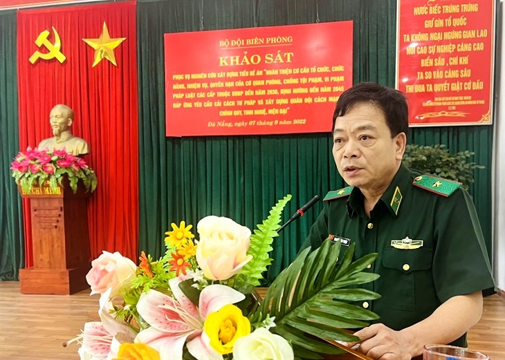 Thiếu tướng Nguyễn Văn Thiện phát biểu trong chuyến khảo sát.