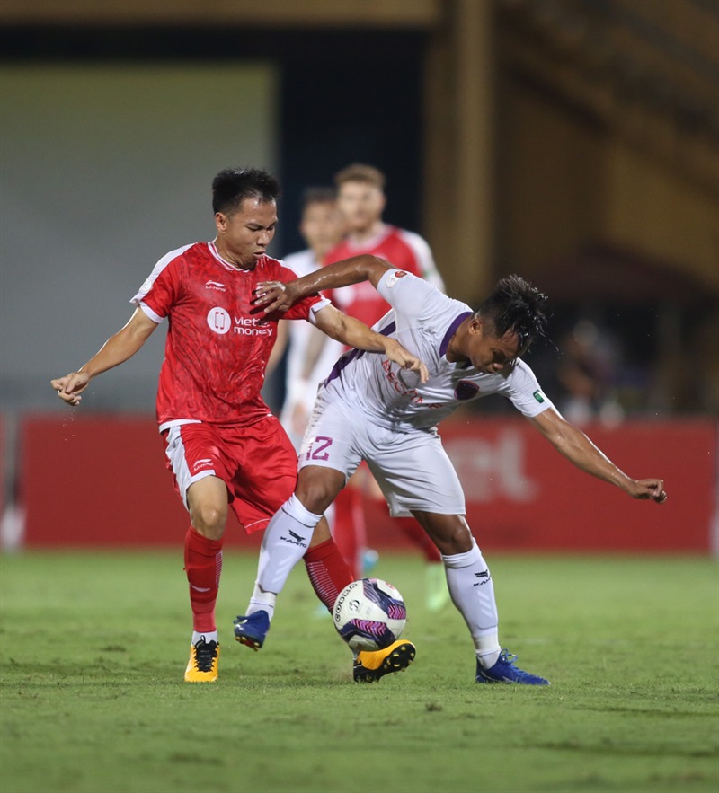 Lượt đi T. Bình Định - Hà Nội FC (áo trắng) 0-1.