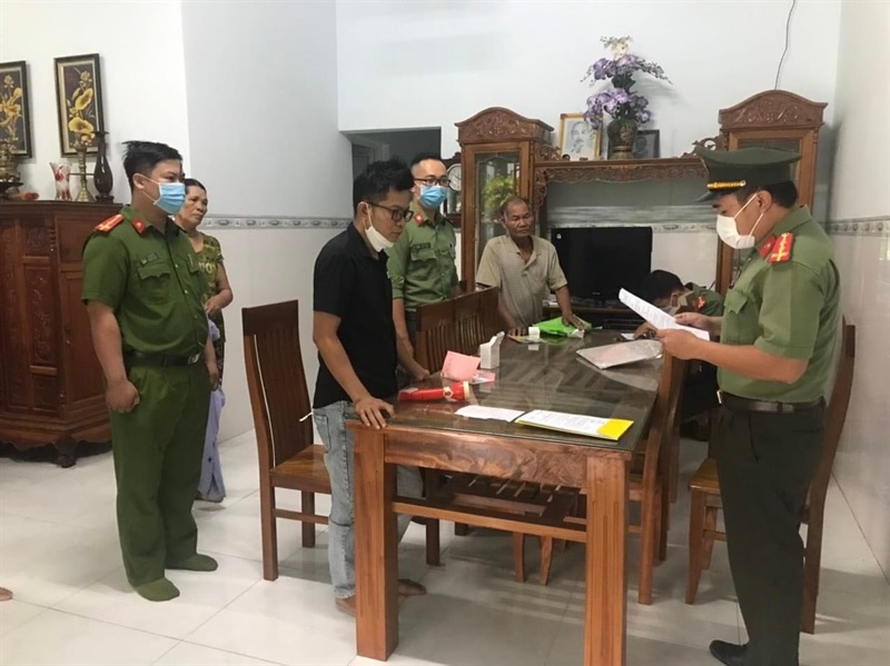 Cơ quan An ninh Điều tra thực hiện lệnh bắt và khám xét đối với bị can Võ Thanh Thời.