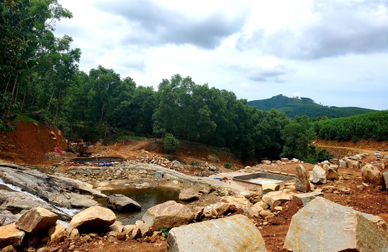 Khu du lịch sinh thái xây dựng "chui" giữa rừng ở xã Lộc Hòa.