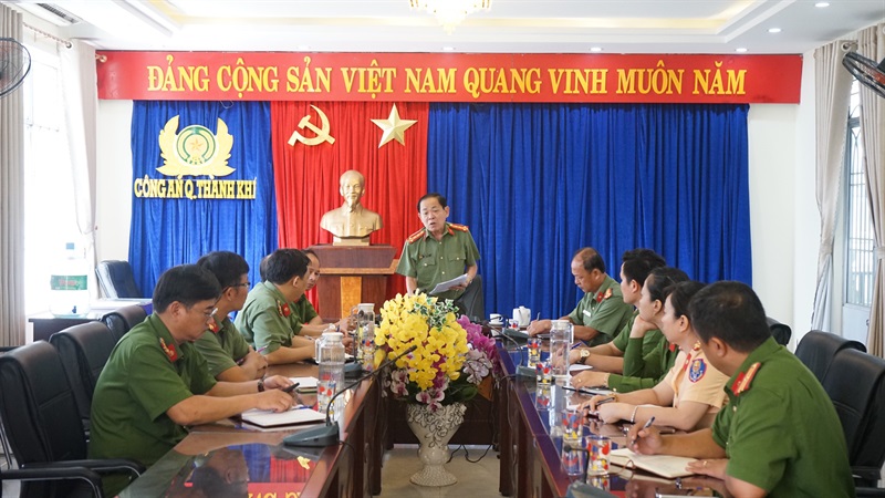 Đại tá Phan Văn Dũng, Phó Giám đốc CATP kiểm tra thực địa công tác phòng chống bão