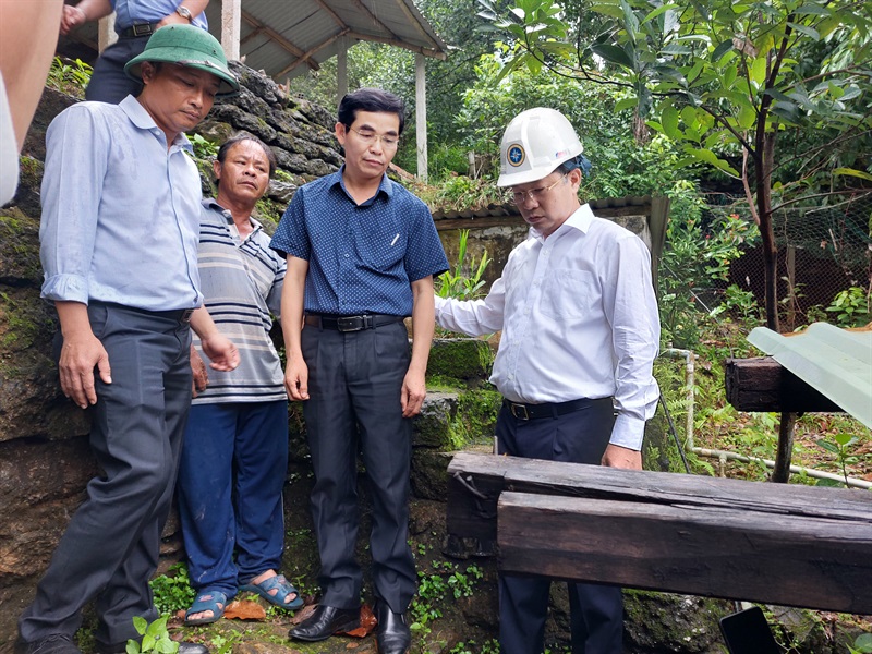 Bí thư Thành ủy Nguyễn Văn Quảng thị sát khu vực công trình đập dâng Nam Mỹ.