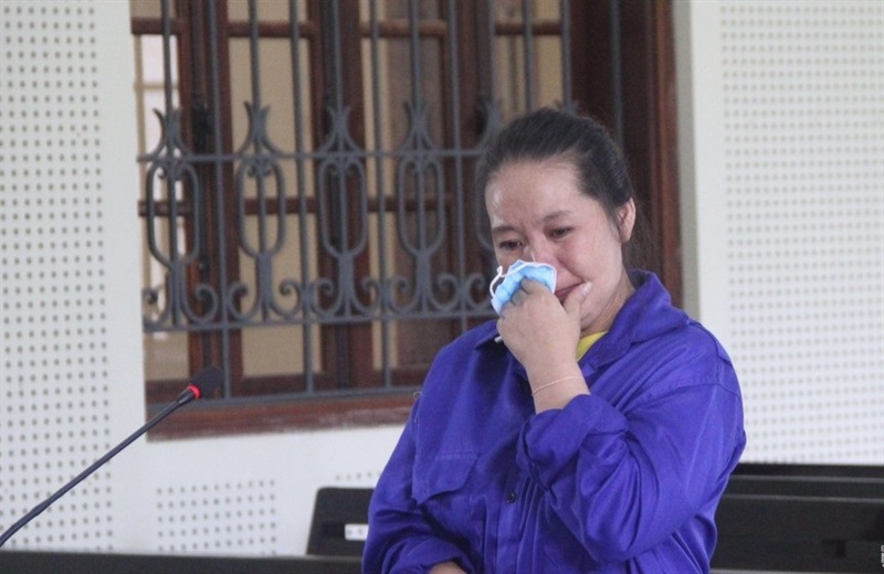 Bị cáo Xồng Thị Mai bị tuyên phạt 20 năm tù về tội: “Mua bán trái phép chất ma túy”.