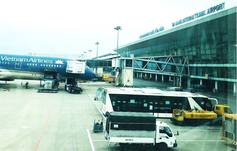 Sân bay Quốc tế Đà Nẵng tạm dừng hoạt động từ 12h ngày 27-9 do ảnh hưởng của bão Noru.