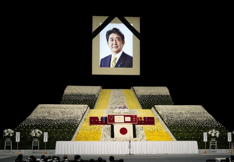 Người dân Nhật Bản đặt hoa viếng cố Thủ tướng Abe Shinzo.