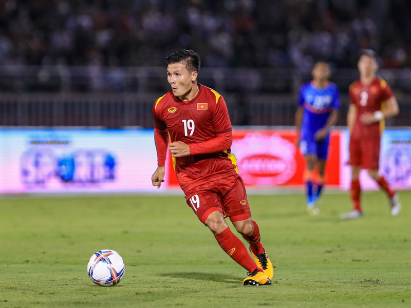 Quang Hải đá trọn 90 phút trong trận đấu với tuyển Ấn Độ.