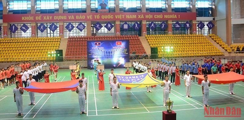 Quang cảnh lễ khai mạc giao lưu thể thao, văn hóa Công an 10 tỉnh Việt- Lào.
