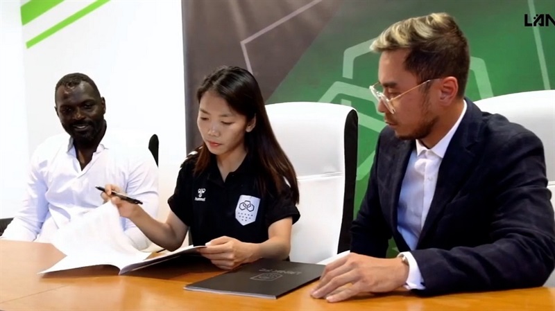 Huỳnh Như đã có giấy chuyển nhượng quốc tế (ITC) và đủ điều kiện để ra sân thi đấu vào cuối tuần này cho Lank FC.