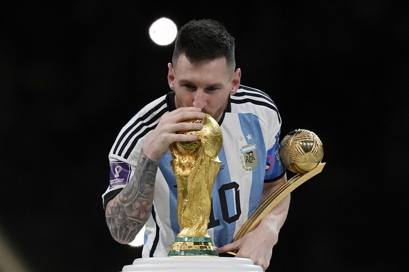 World Cup đã trả nợ cho Messi cả vốn lẫn lãi.