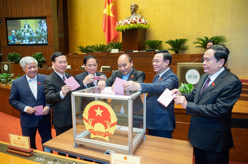Hai tân Phó Thủ tướng Chính phủ Trần Lưu Quang (trái) và Trần Hồng Hà