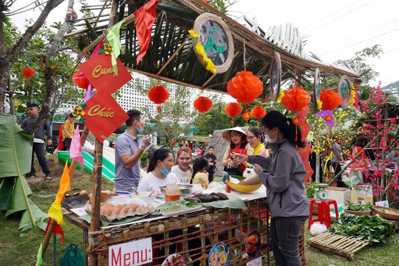 Một gian hàng tại Lễ hội Mùa Xuân do Trung tâm Chăm sóc giáo dục mầm non OneSky- Đà Nẵng tổ chức.