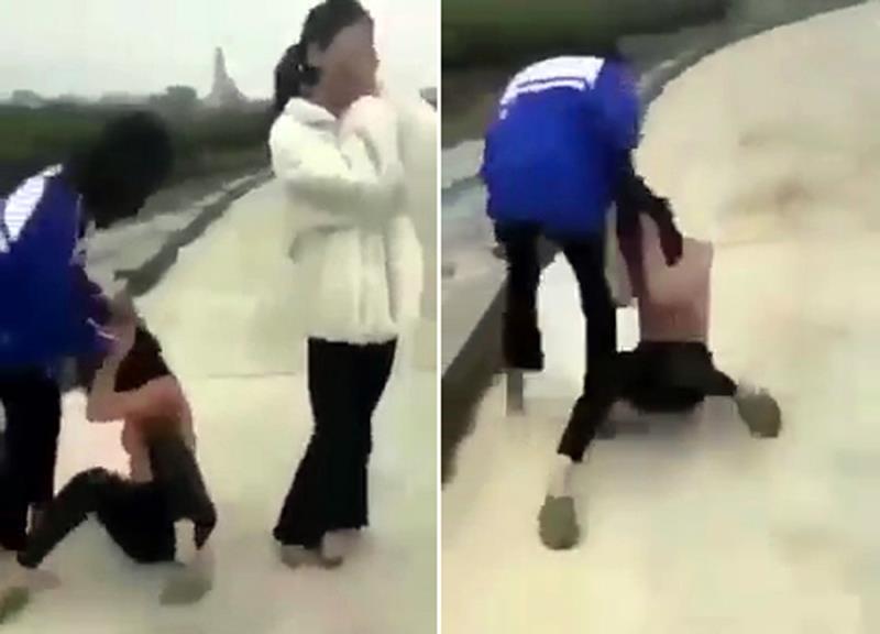 Nhóm nữ sinh đang đánh bạn (Hình ảnh cắt từ clip).