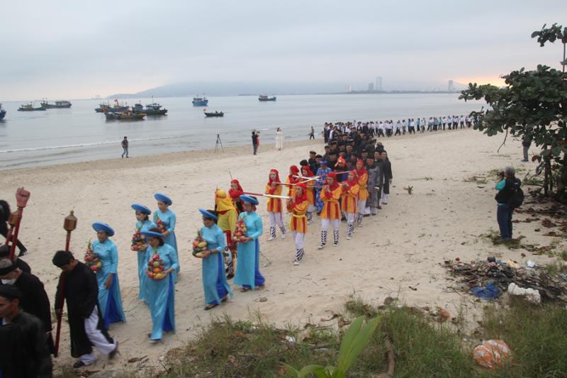 Lễ Nghinh thần tại bãi biển Nguyễn Tất Thành.