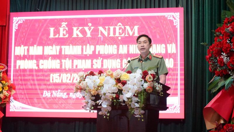 Thiếu tướng Vũ Xuân Viên phát biểu chúc mừng và giao nhiệm vụ cho Phòng An ninh mạng.
