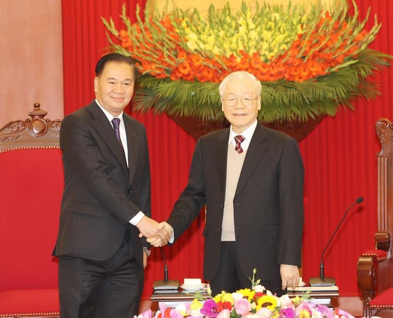 Tổng Bí thư Nguyễn Phú Trọng tiếp Chánh Văn phòng Trung ương Đảng Nhân dân Cách mạng Lào Thongsalith Mangnomek.