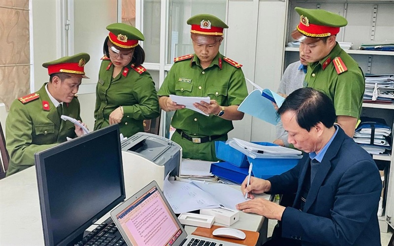 Cơ quan Cảnh sát điều tra Công an tỉnh Quảng Nam khám xét nơi làm việc của các bị can.