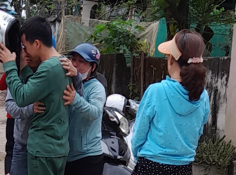 Lực lượng Cảnh sát PCCC và CNCH, CA tỉnh Quảng Trị nỗ lực tìm kiếm nạn nhân.
