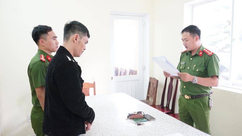 Cơ quan CSĐT Công an TP Đà Nẵng thực hiện lệnh bắt tạm giam đối với Vũ Quốc Khánh.