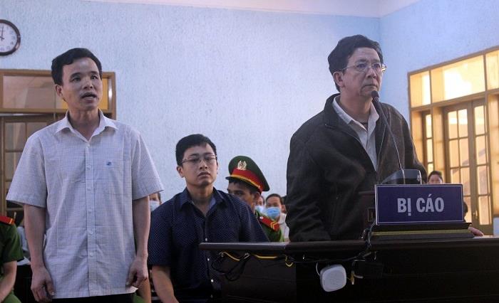 Bị cáo Nguyễn Hồng Lam (bìa phải) và 2 đồng phạm tại phiên xét xử sơ thẩm.