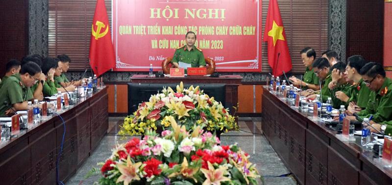 Thượng tá Nguyễn Thành Nam báo cáo kết quả, tình hình triển khai công tác PCCC và CNCH năm 2022.