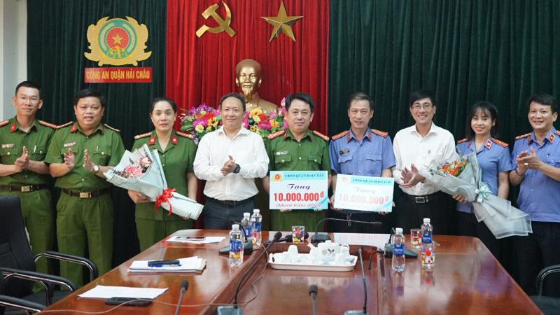 Lãnh đạo quận Hải Châu thưởng 20 triệu đồng cho các lực lượng tham gia chuyên án.
