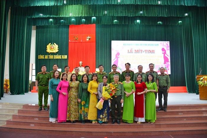 Bà Văn Thị Xoa về thăm Khu di tích căn cứ An ninh khu V, xã Trà Tân, huyện Bắc Trà My, Quảng Nam với đoàn Công an hưu trí tháng 8-2022.