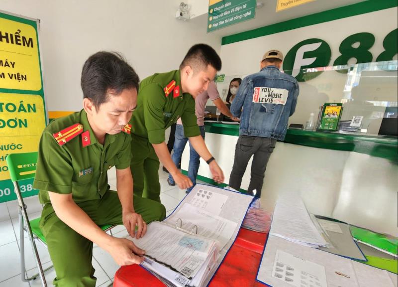 Lực lượng Công an Đà Nẵng kiểm tra các điểm kinh doanh F88