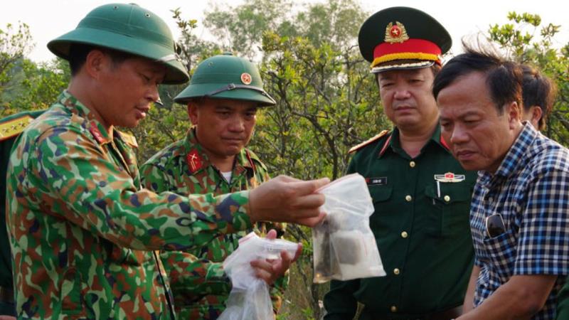 Đơn vị, cơ quan chức năng Quảng Trị xúc động trước các di vật được tìm thấy cùng HCLS tại thôn Linh An.