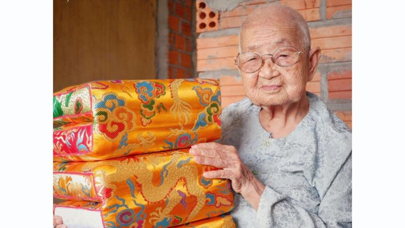 Nghệ nhân dân gian Công Tôn Nữ Trí Huệ qua đời, hưởng thọ 102 tuổi.