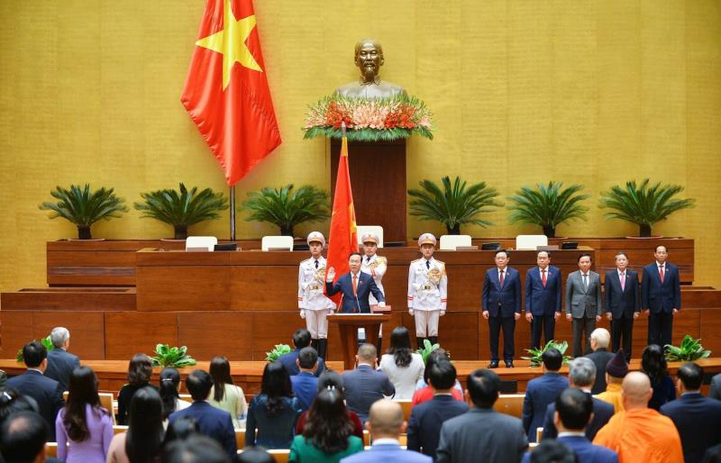 
Lãnh Đảng, Nhà nước, Quốc hội, Chính phủ, Mặt trận Tổ quốc Việt Nam chúc mừng tân Chủ tịch nước Võ Văn Thường.