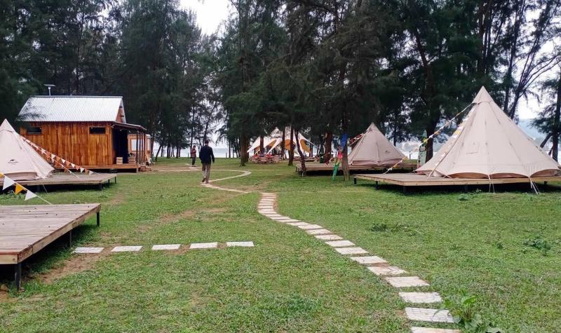 Dù bị đình chỉ, nhưng "Hồng Lam Camping" vẫn ngang nhiên hoạt động.