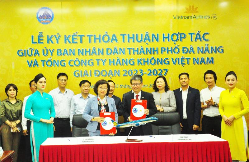 Lễ ký kết Thỏa thuận hợp tác toàn diện giữa Đà Nẵng và Vietnam Airlines.