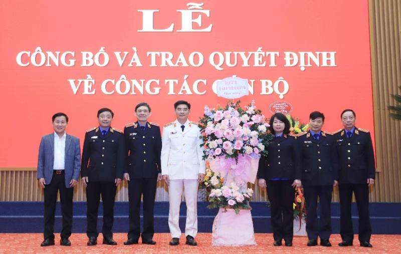 Đồng chí tân Viện trưởng Viện cấp cao 1 Nguyễn Thanh Hải (áo trắng) tại buổi lễ công bô trao quyết định về công tác cán bộ. Ảnh VKSNDTC