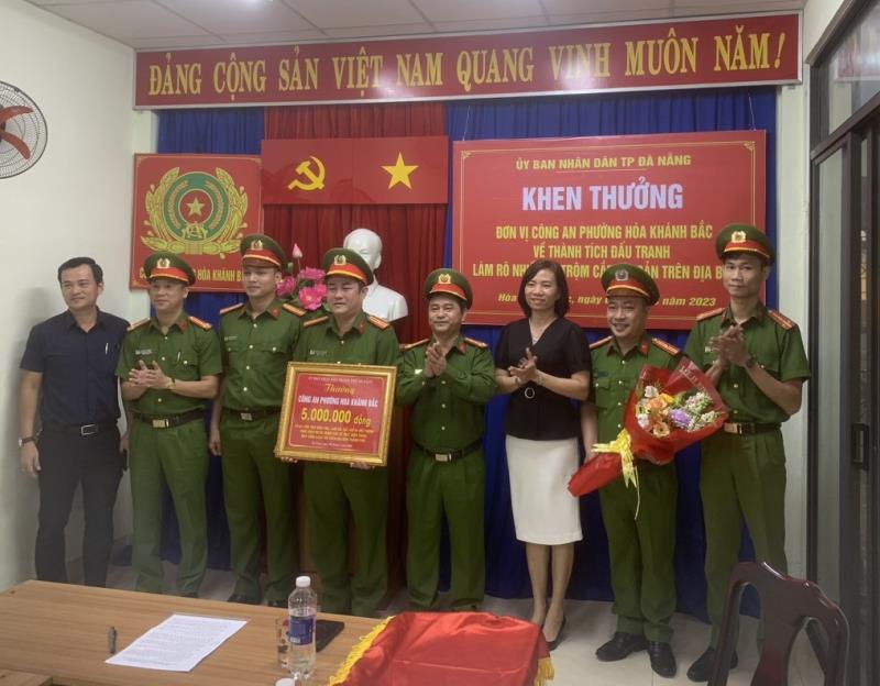 Đại tá Phan Văn Dũng - Phó giám đốc Công an TP Đà Nẵng phát biểu tại buổi lễ